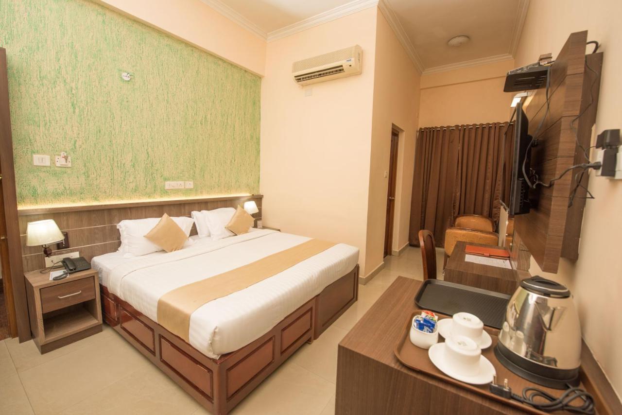 Kallada Golden Hotel Thrissur ภายนอก รูปภาพ
