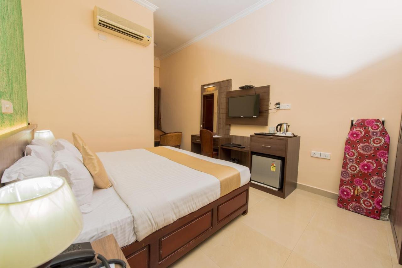 Kallada Golden Hotel Thrissur ภายนอก รูปภาพ