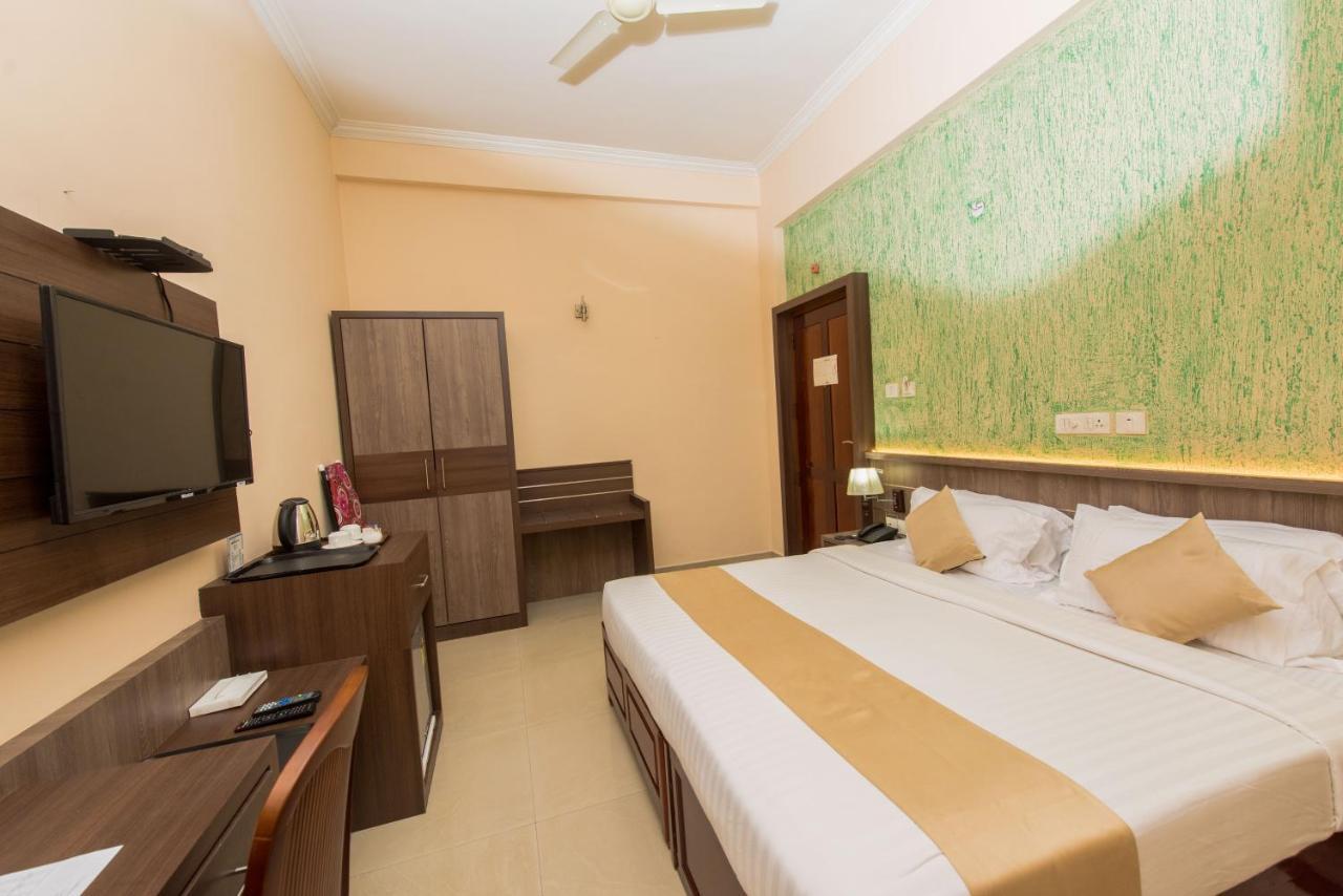 Kallada Golden Hotel Thrissur ภายนอก รูปภาพ