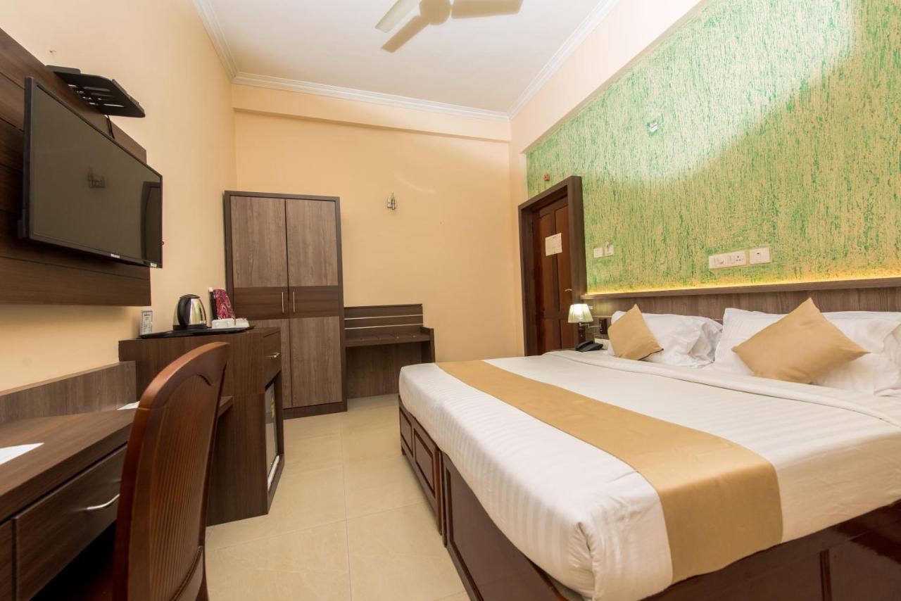 Kallada Golden Hotel Thrissur ภายนอก รูปภาพ